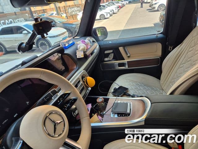 Mercedes-Benz G-Class 2025 — Photo 4/9