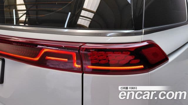 Kia Carnival 2022 — Photo 17/35