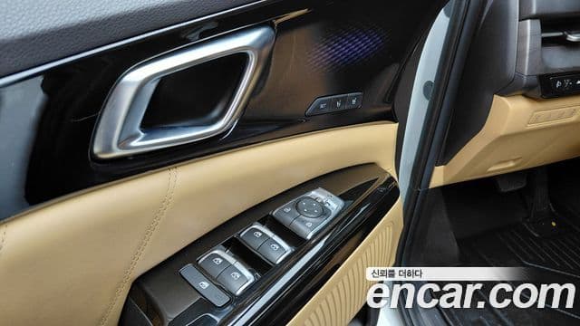 Kia Carnival 2022 — Photo 8/35