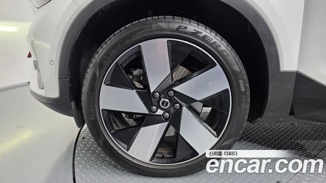 Volvo C40 Recharge 2022 — Photo 30/33