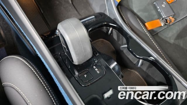 Volvo C40 Recharge 2022 — Photo 28/33