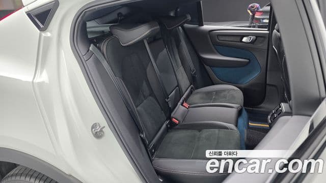 Volvo C40 Recharge 2022 — Photo 24/33