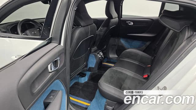 Volvo C40 Recharge 2022 — Photo 17/33