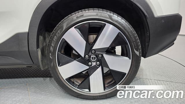 Volvo C40 Recharge 2022 — Photo 15/33