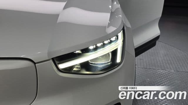Volvo C40 Recharge 2022 — Photo 32/33