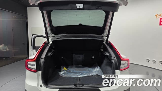 Volvo C40 Recharge 2022 — Photo 20/33