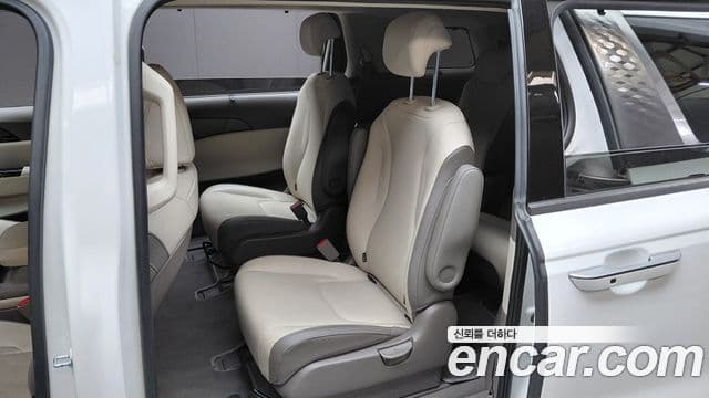 Kia Carnival 2021 — Фото 12/20