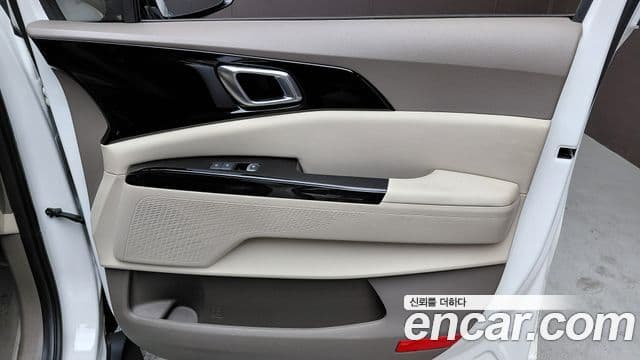 Kia Carnival 2021 — Photo 20/32