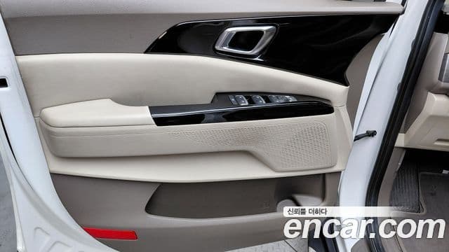 Kia Carnival 2021 — Photo 31/32