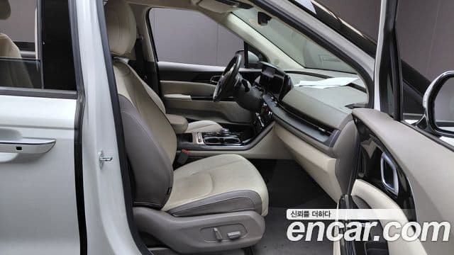 Kia Carnival 2021 — Photo 21/32
