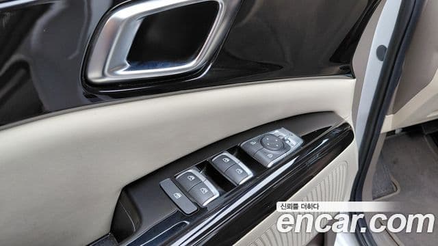 Kia Carnival 2021 — Photo 1/32