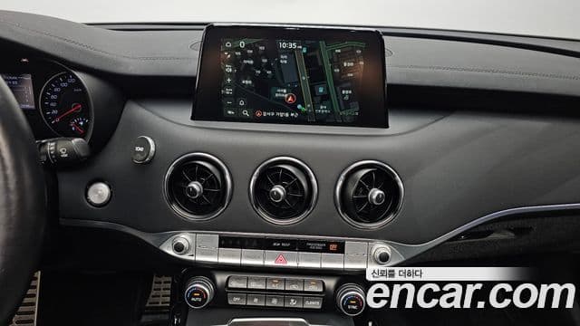 Kia Stinger 2018 — Фото 14/20