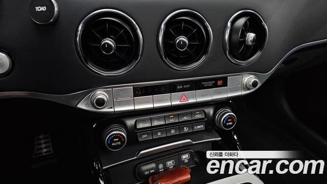 Kia Stinger 2018 — Фото 18/20