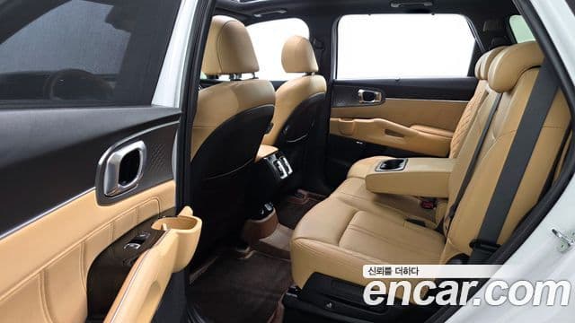 Kia Sorento 2022 — Фото 11/20