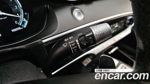 Genesis GV70 2021 — Photo 28/36