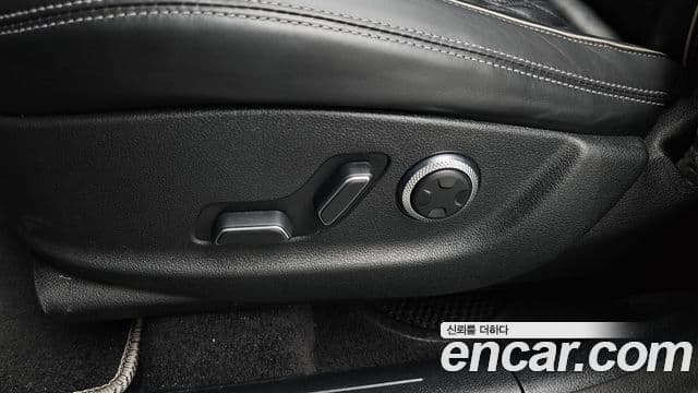 Genesis GV70 2021 — Photo 27/36