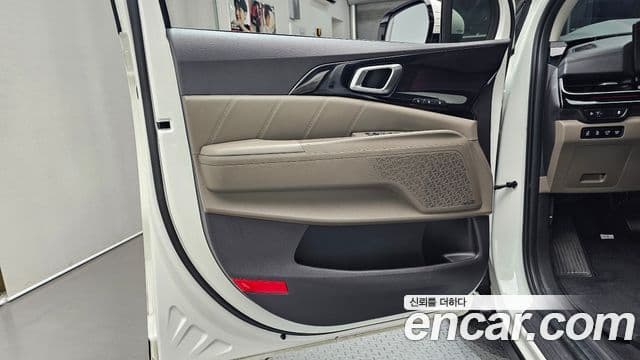 Kia Carnival 2024 — Photo 17/34