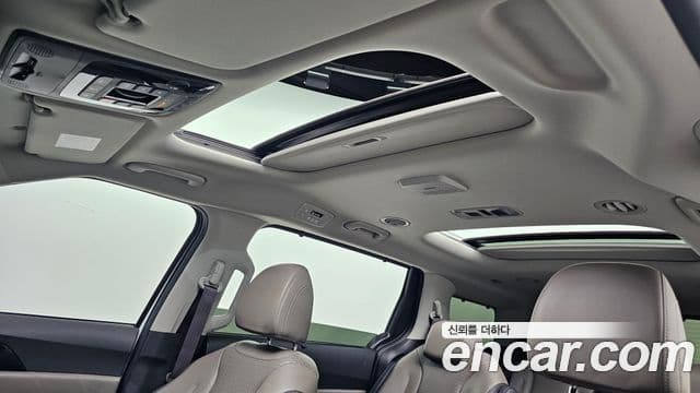 Kia Carnival 2024 — Photo 25/34