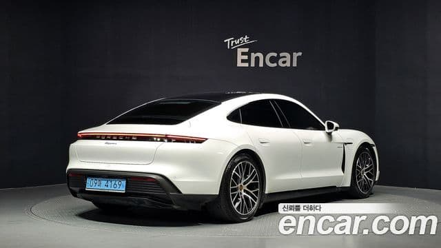 Porsche Taycan 2023 — Photo 14/20