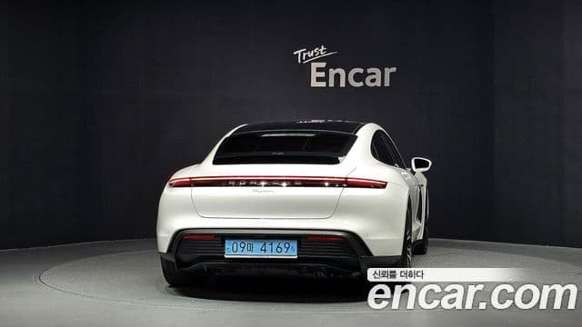Porsche Taycan 2023 — Photo 18/20
