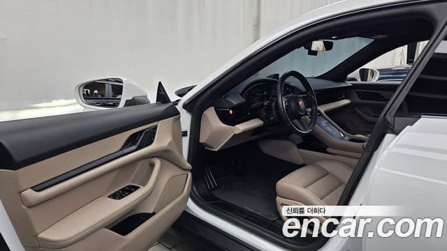 Porsche Taycan 2023 — Photo 5/20