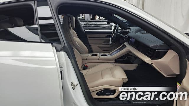 Porsche Taycan 2023 — Photo 20/20