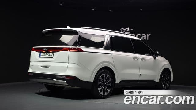 Kia Carnival 2023 — Фото 2/20