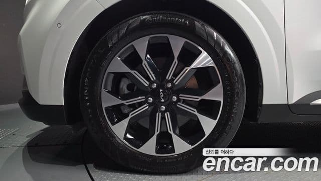 Kia Carnival 2023 — Фото 5/20