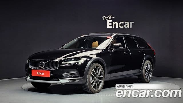 Volvo V90 Cross Country 2024 — Фото 1/20