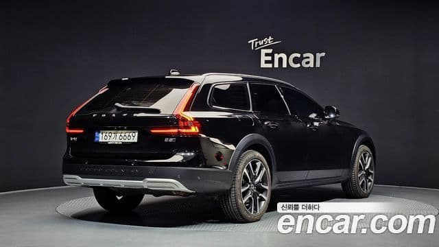 Volvo V90 Cross Country 2024 — Фото 2/20