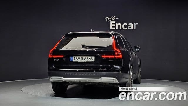 Volvo V90 Cross Country 2024 — Фото 4/20