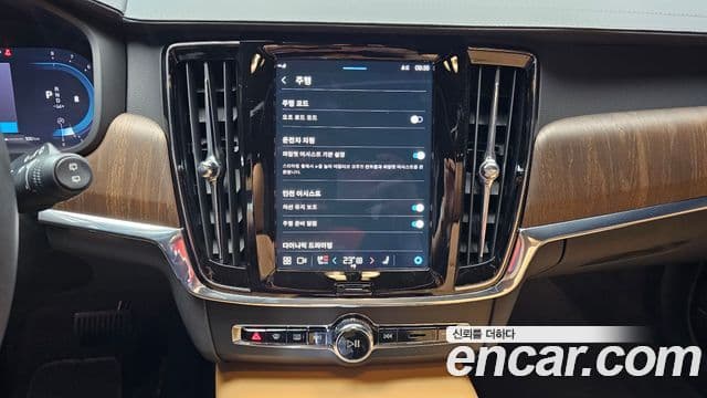 Volvo V90 Cross Country 2024 — Фото 13/20