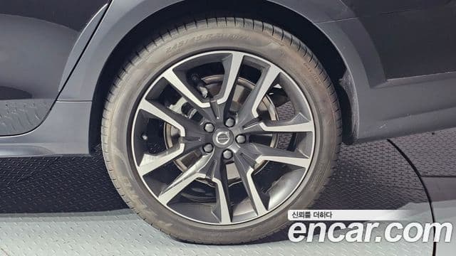 Volvo V90 Cross Country 2024 — Photo 27/31