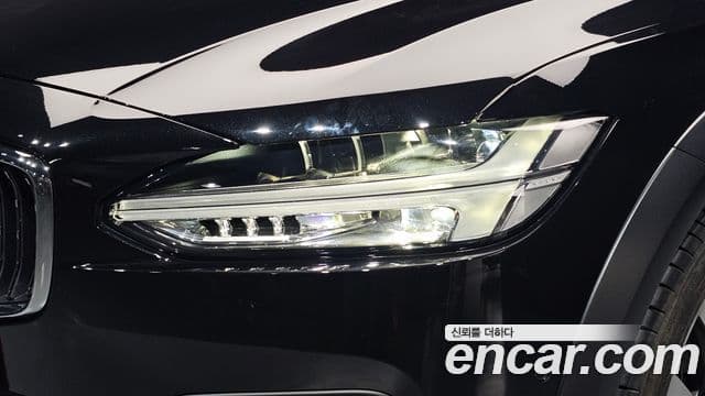 Volvo V90 Cross Country 2024 — Photo 9/31