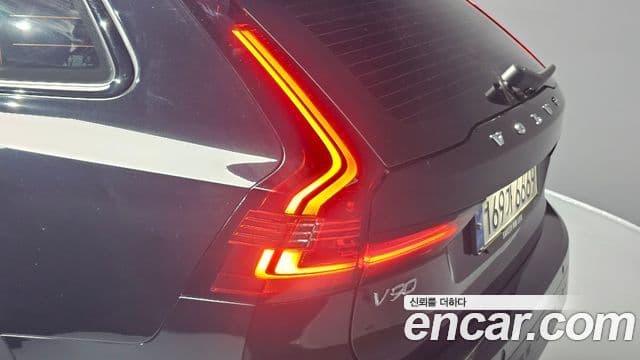 Volvo V90 Cross Country 2024 — Photo 29/31