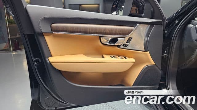 Volvo V90 Cross Country 2024 — Photo 23/31