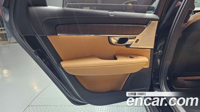 Volvo V90 Cross Country 2024 — Photo 15/31