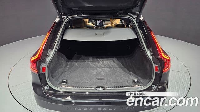 Volvo V90 Cross Country 2024 — Photo 31/31