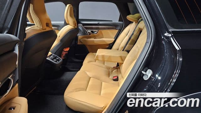 Volvo V90 Cross Country 2024 — Photo 19/31