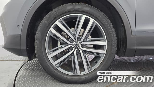 Volkswagen Tiguan 2022 — Şəkil 23/35