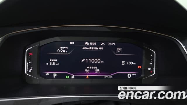 Volkswagen Tiguan 2022 — Şəkil 32/35