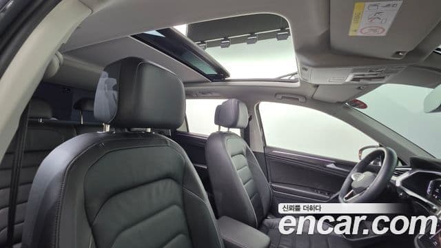 Volkswagen Tiguan 2022 — Şəkil 22/35