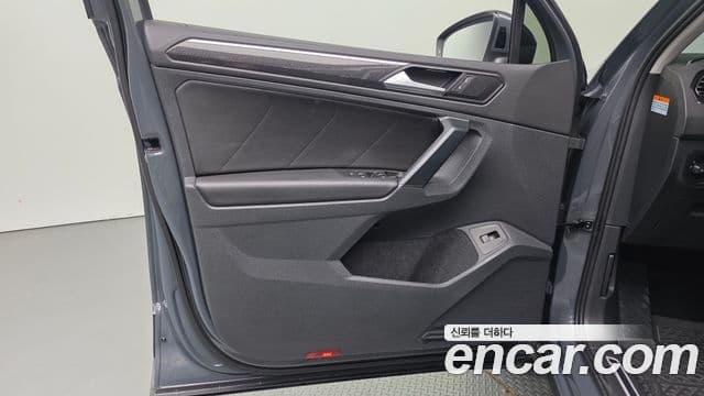 Volkswagen Tiguan 2022 — Şəkil 29/35