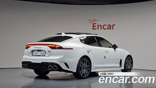 Kia Stinger 2020 — Фото 2/20