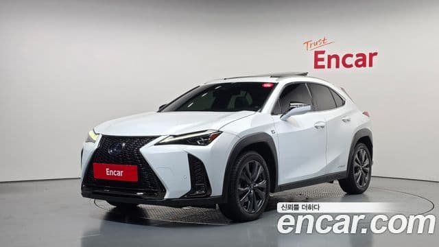 Lexus UX250h 2020 — Фото 1/20