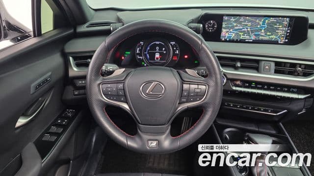 Lexus UX250h 2020 — Фото 13/20