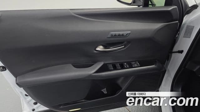 Lexus UX250h 2020 — Şəkil 26/32
