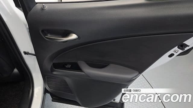 Lexus UX250h 2020 — Şəkil 20/32