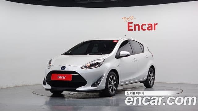 Toyota Prius C 2019 — Şəkil 28/30