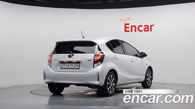 Toyota Prius C 2019 — Şəkil 22/30